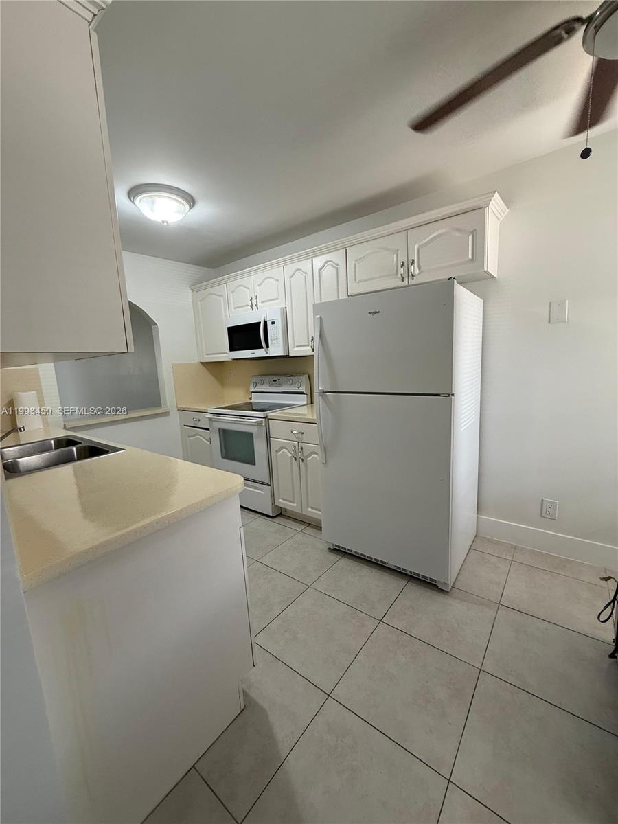 155 Lakeview Dr #101, Weston FL 33326