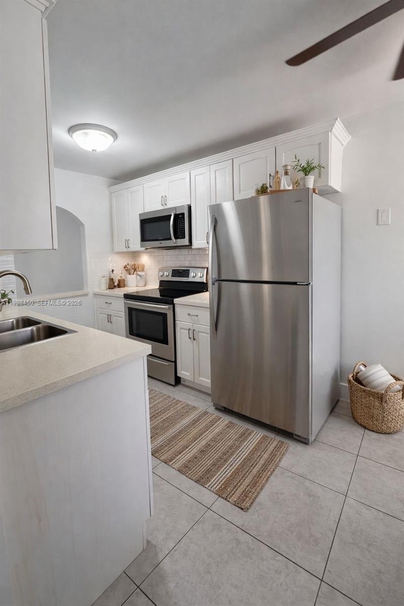 155 Lakeview Dr #101, Weston FL 33326