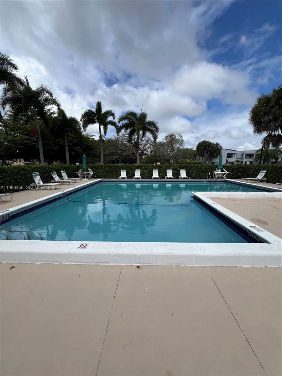 155 Lakeview Dr #101, Weston FL 33326