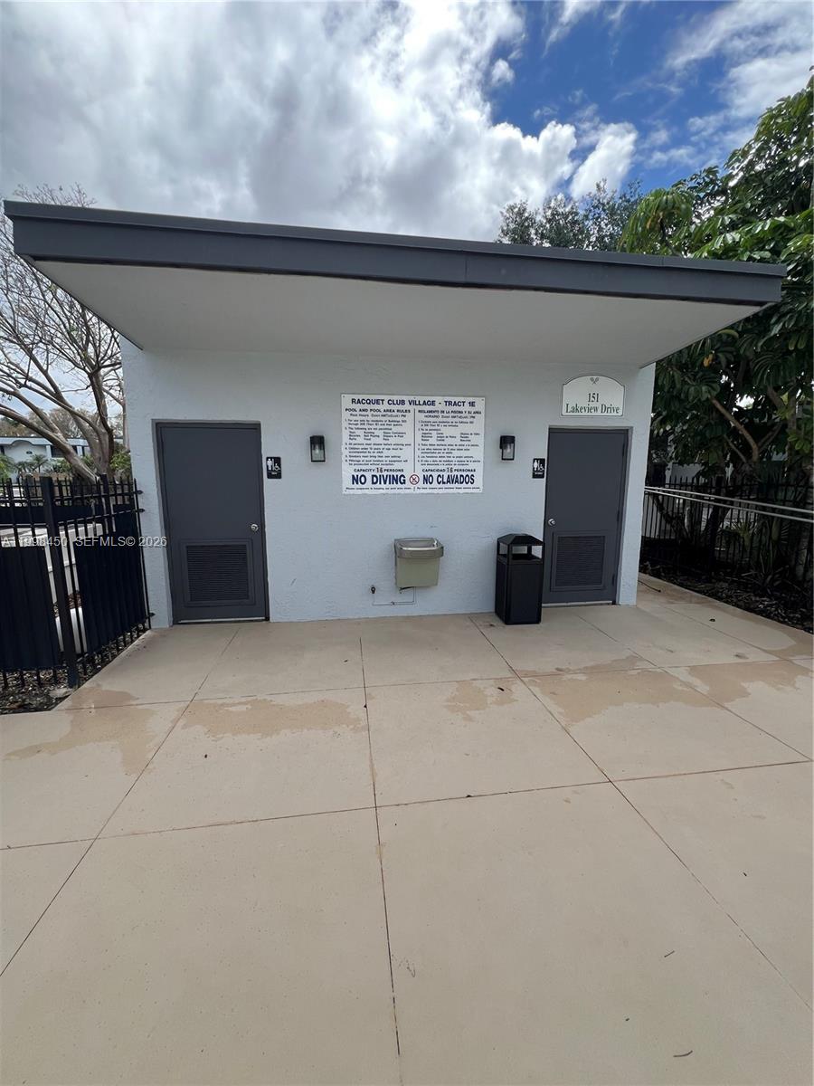 155 Lakeview Dr #101, Weston FL 33326