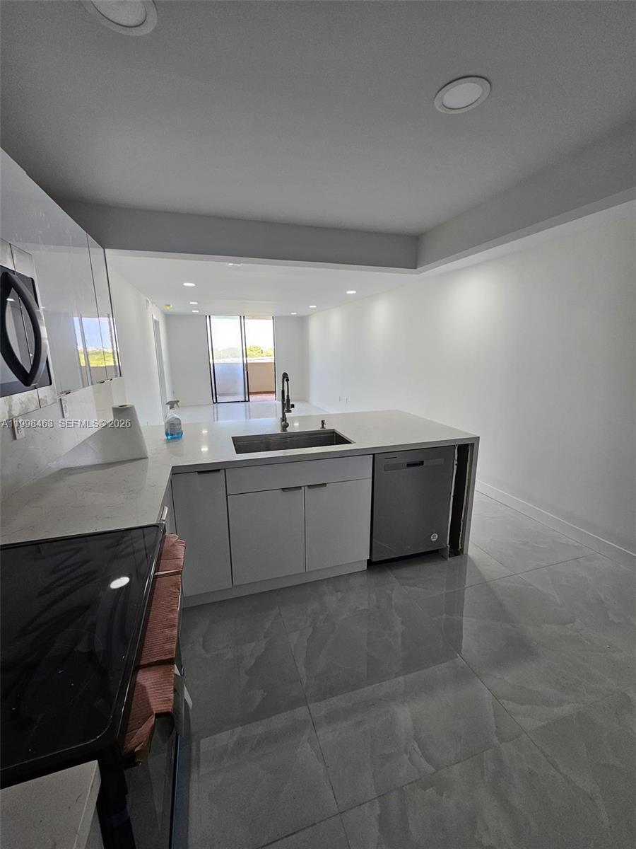 7125 Bay Dr #506, Miami Beach FL 33141