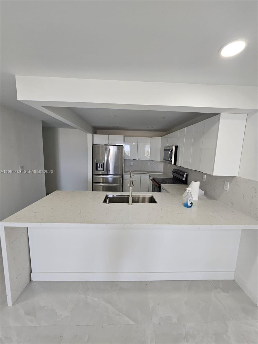 7125 Bay Dr #506, Miami Beach FL 33141