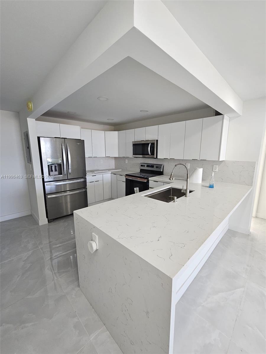 7125 Bay Dr #506, Miami Beach FL 33141