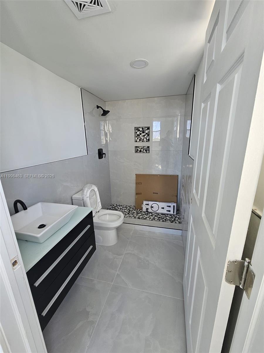 7125 Bay Dr #506, Miami Beach FL 33141