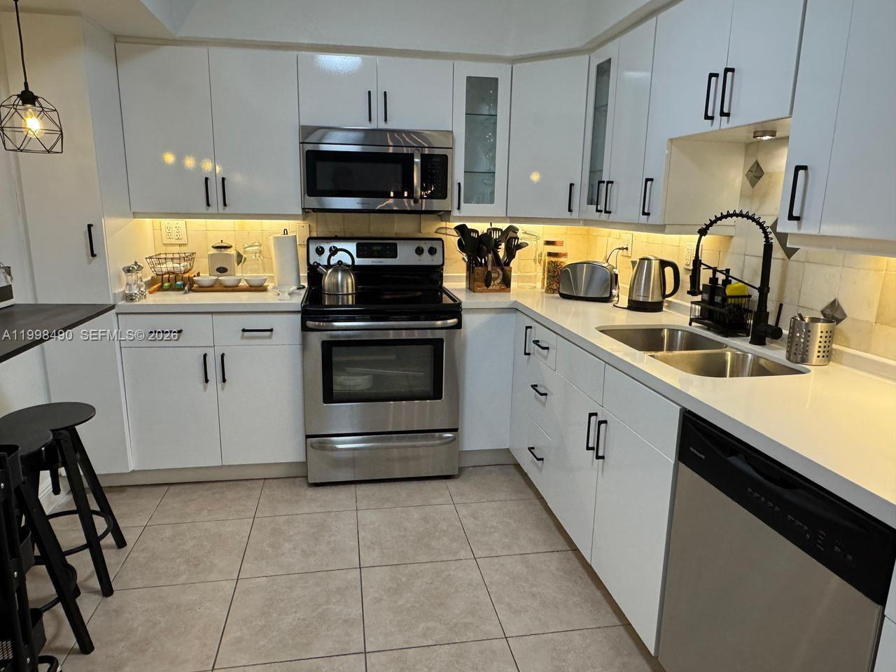 3600 Mystic Pointe Dr #910, Aventura FL 33180