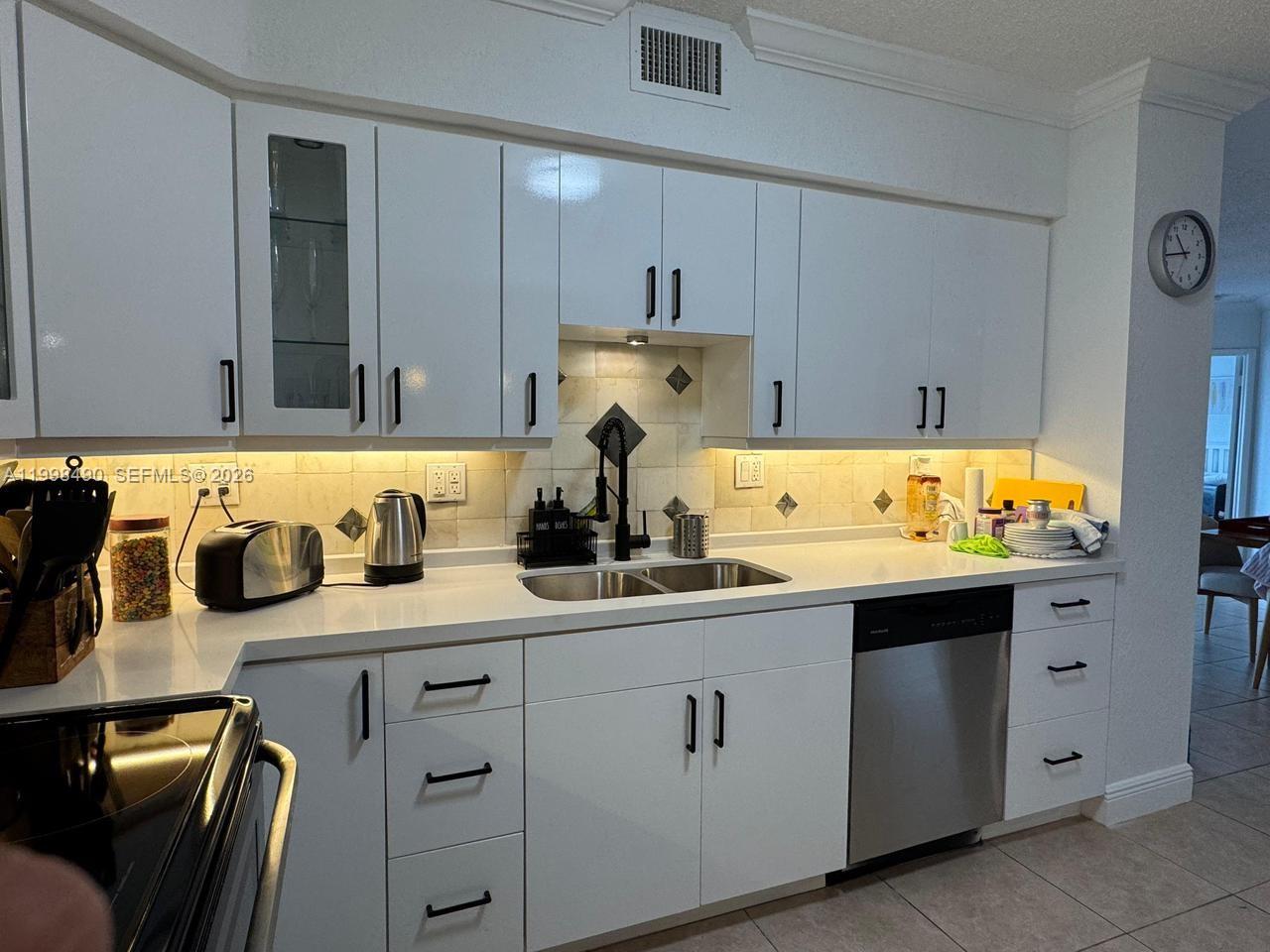 3600 Mystic Pointe Dr #910, Aventura FL 33180