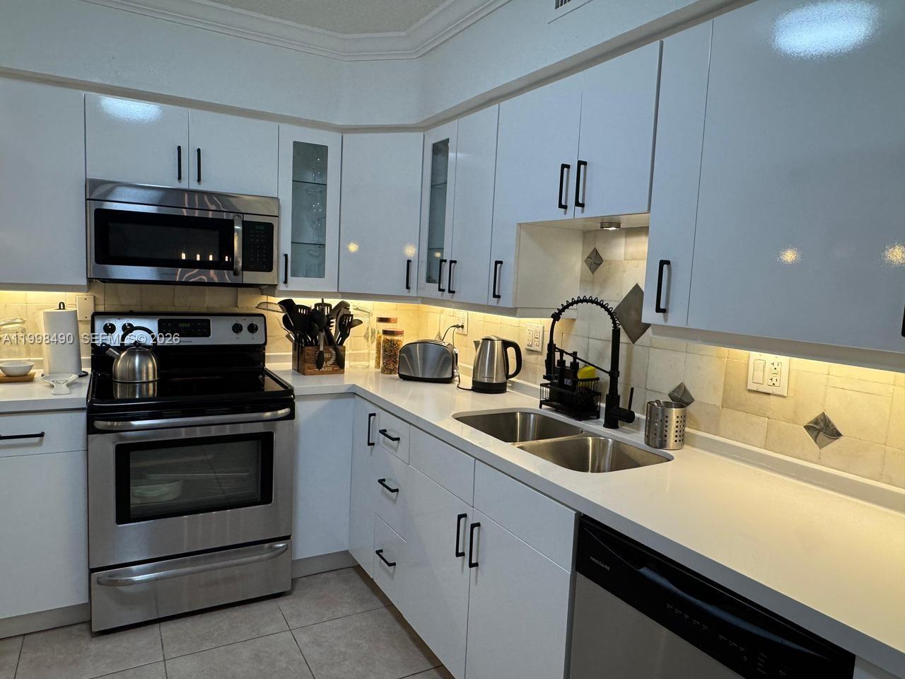 3600 Mystic Pointe Dr #910, Aventura FL 33180