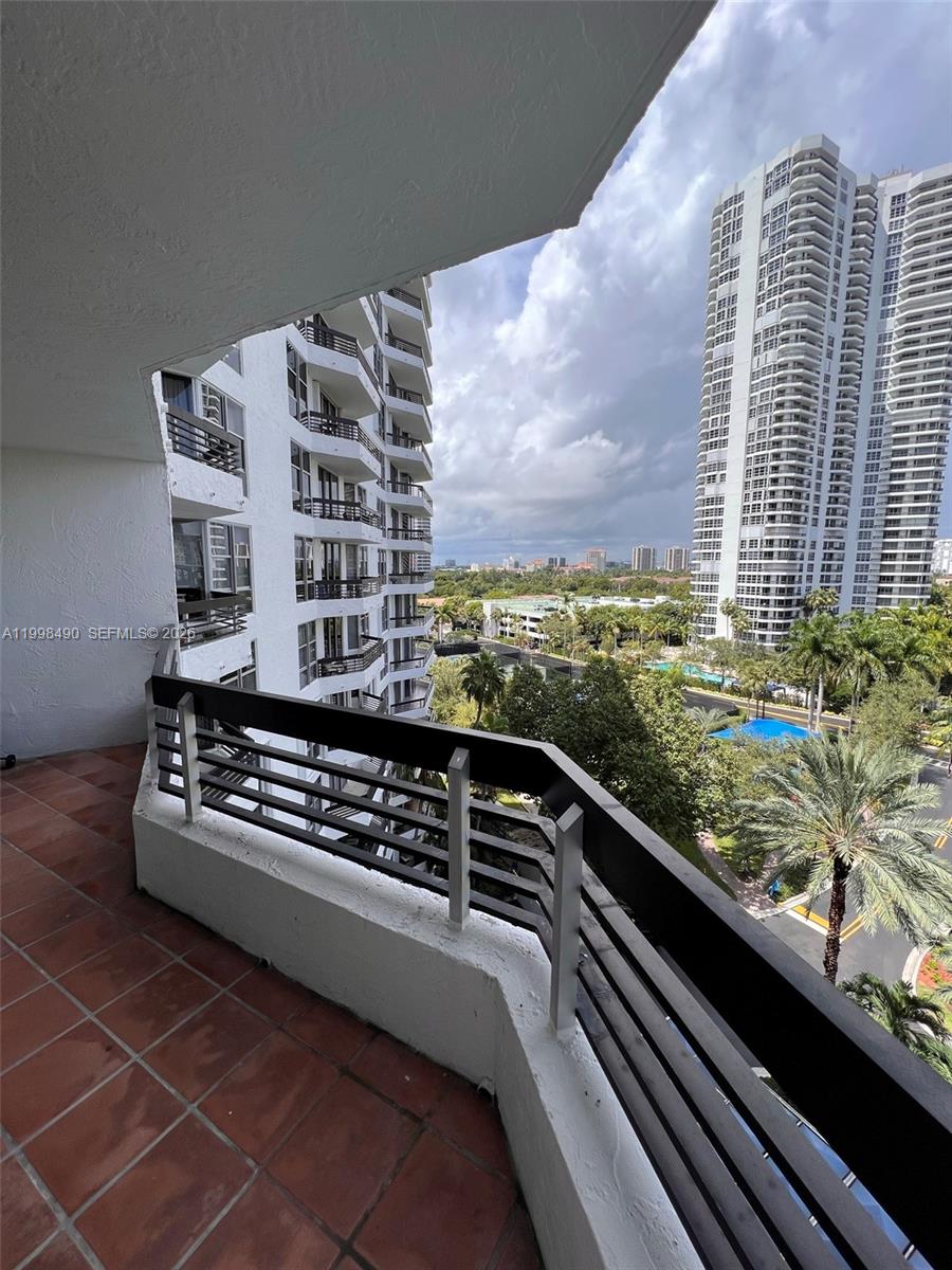 3600 Mystic Pointe Dr #910, Aventura FL 33180