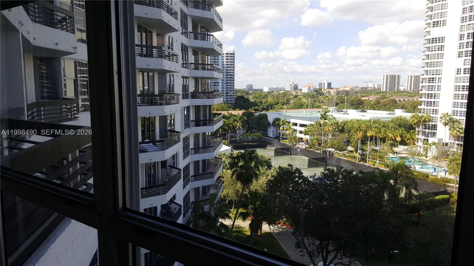3600 Mystic Pointe Dr #910, Aventura FL 33180