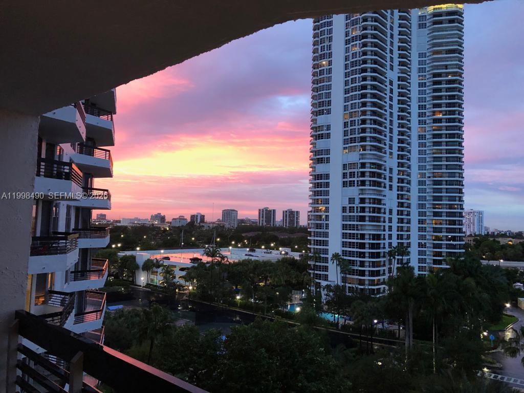 3600 Mystic Pointe Dr #910, Aventura FL 33180