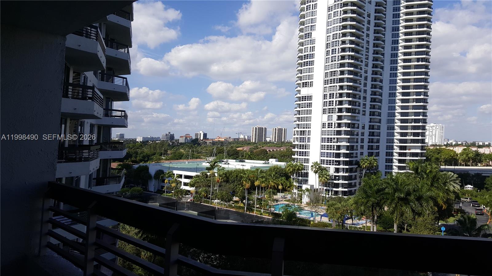 3600 Mystic Pointe Dr #910, Aventura FL 33180