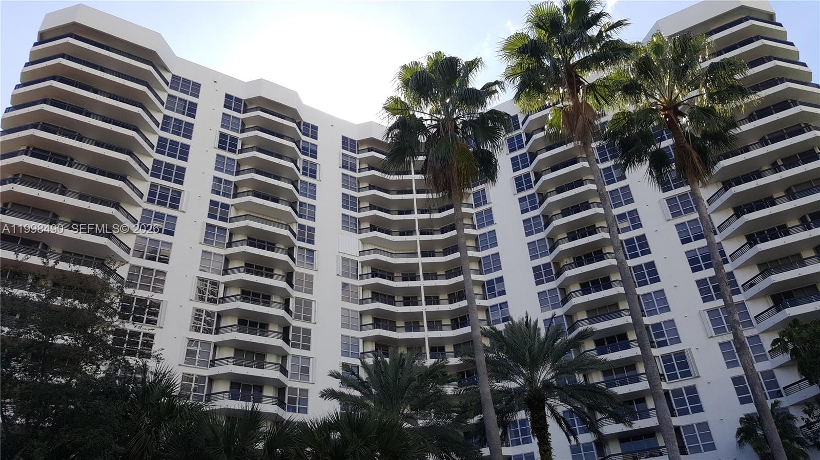 3600 Mystic Pointe Dr #910, Aventura FL 33180