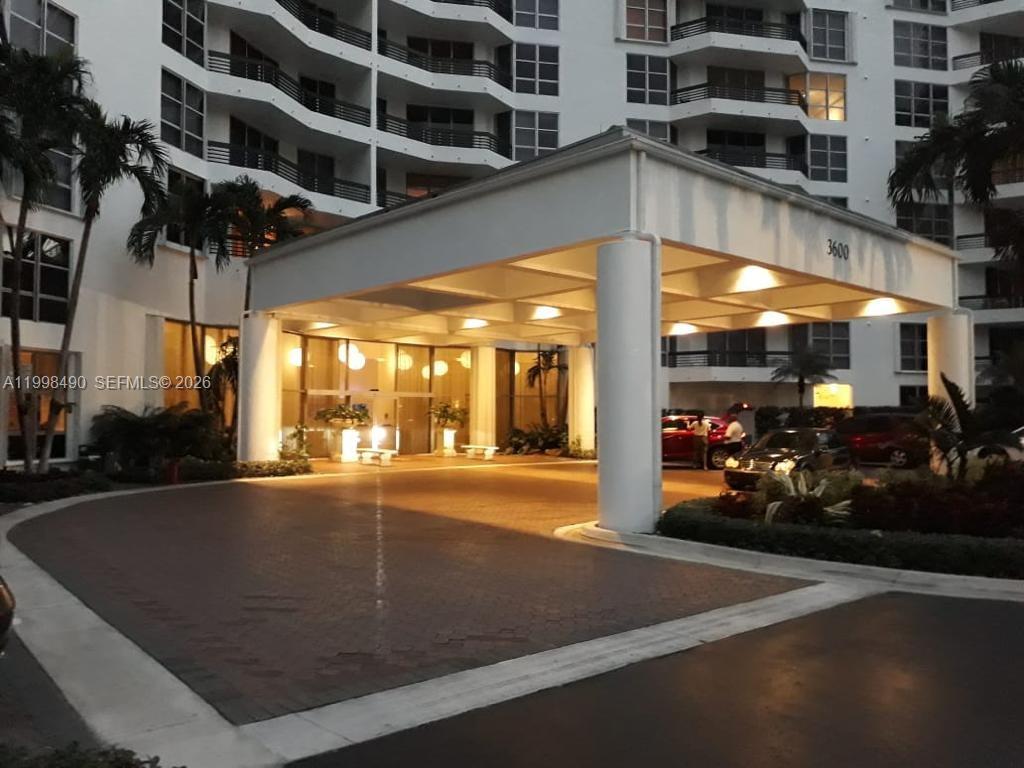 3600 Mystic Pointe Dr #910, Aventura FL 33180