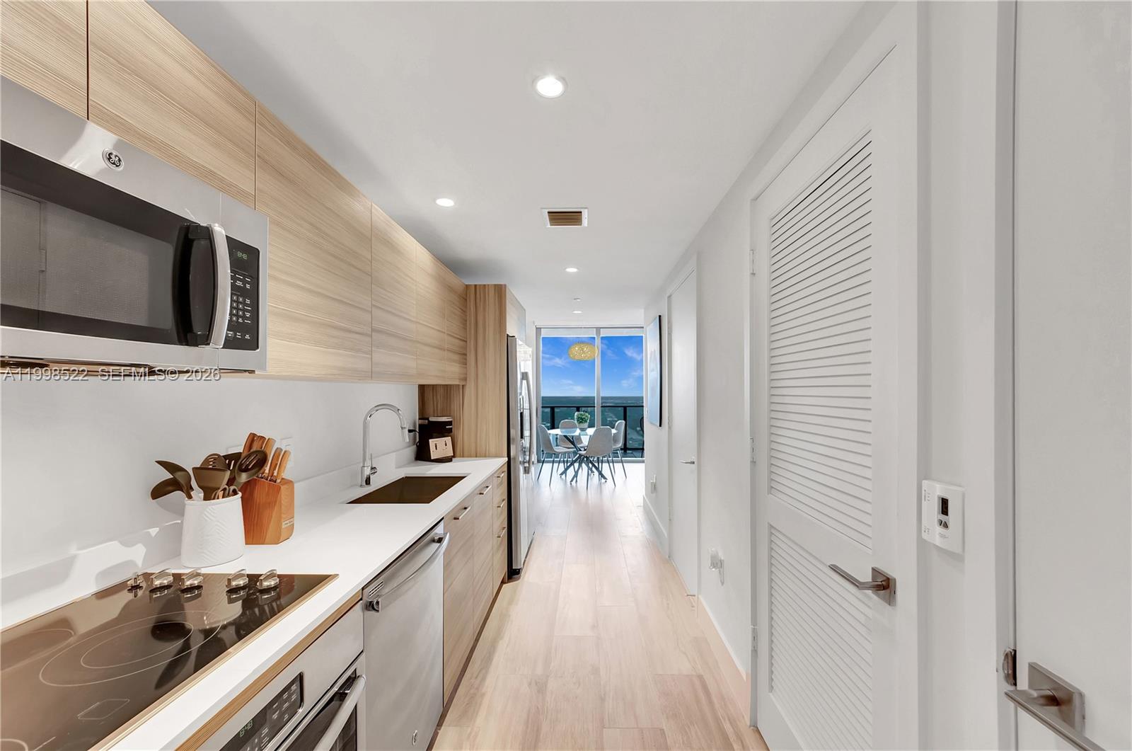 121 NE 34th St #2815, Miami FL 33137