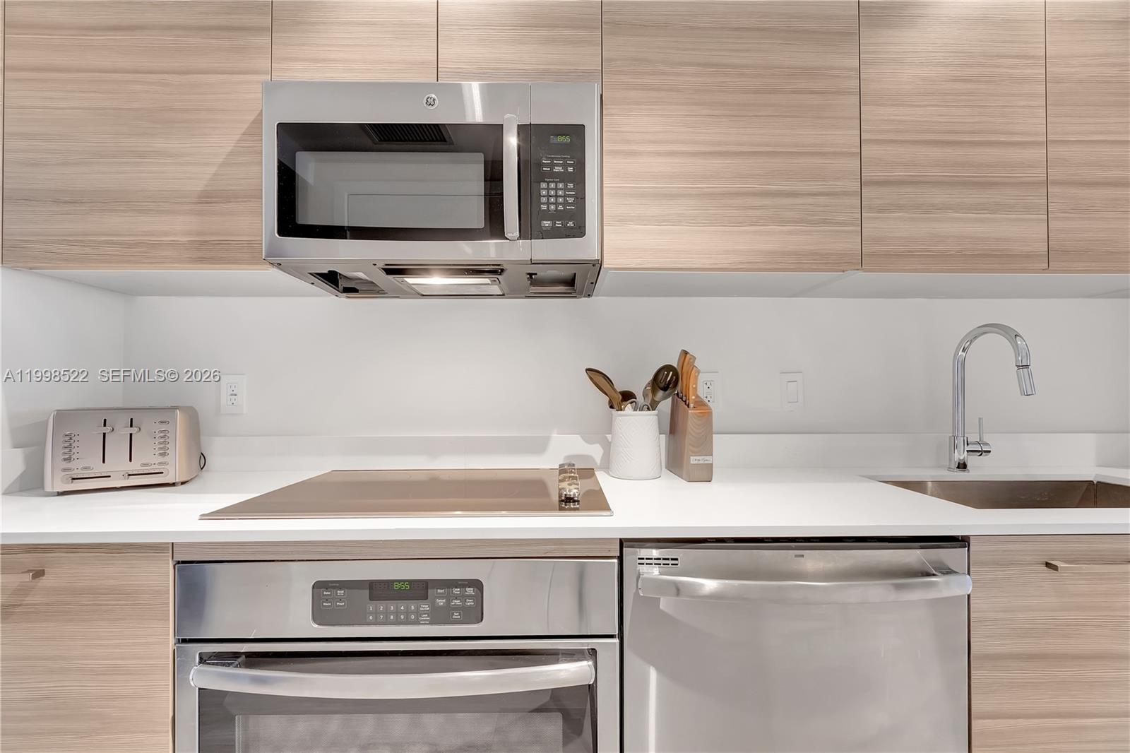121 NE 34th St #2815, Miami FL 33137
