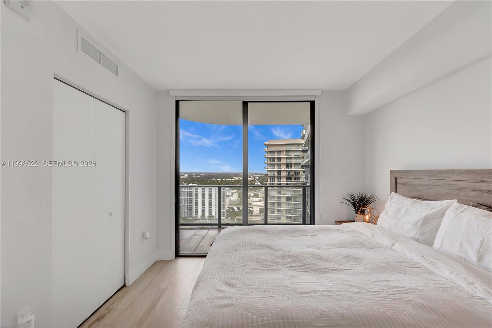 121 NE 34th St #2815, Miami FL 33137