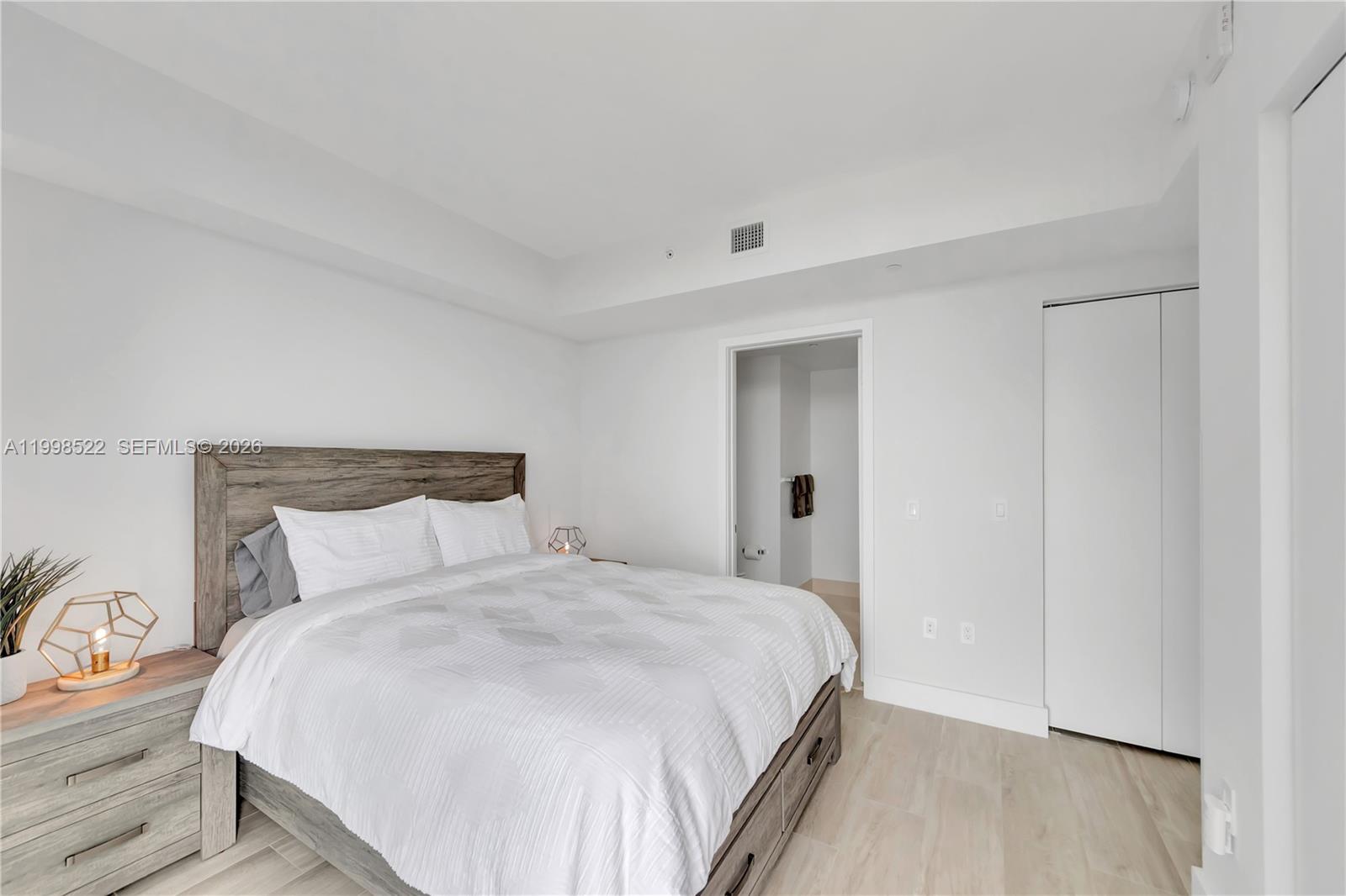 121 NE 34th St #2815, Miami FL 33137