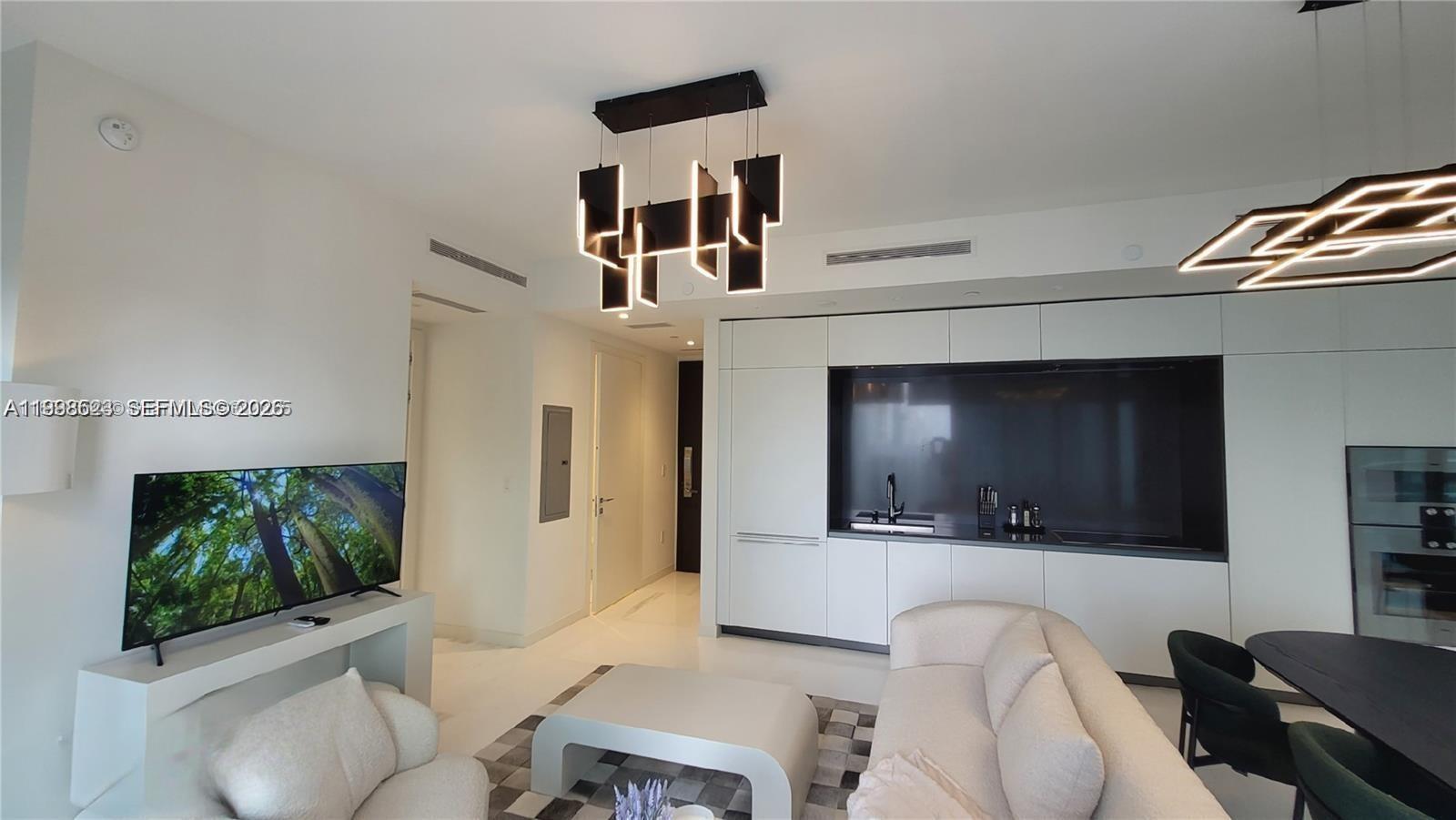 300 Biscayne Blvd Way #2908, Miami FL 33131