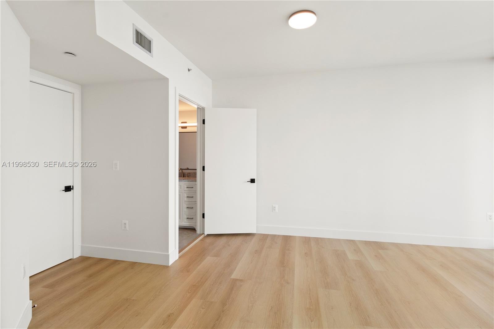 350 S Miami Ave #3413, Miami FL 33130