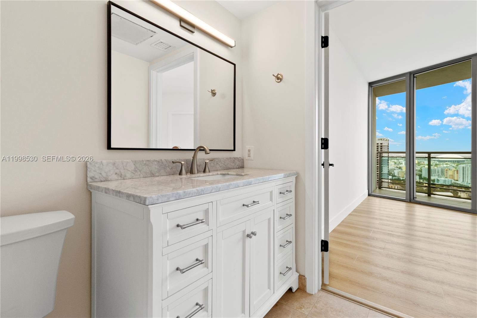 350 S Miami Ave #3413, Miami FL 33130