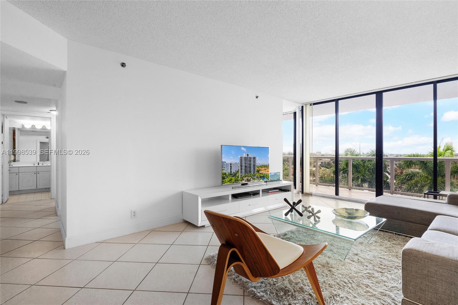 3598 Yacht Club Dr #601+DEN, Aventura FL 33180