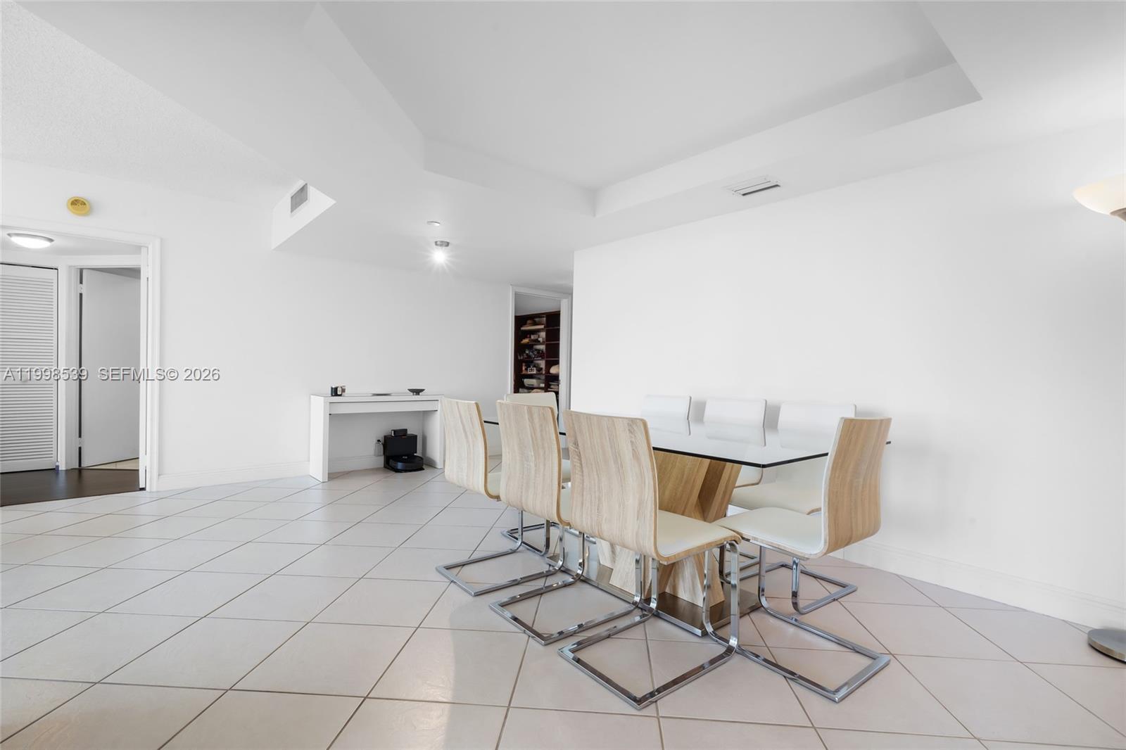 3598 Yacht Club Dr #601+DEN, Aventura FL 33180