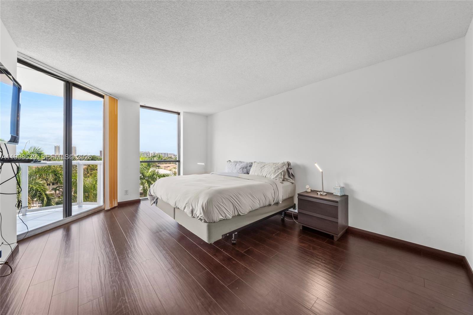 3598 Yacht Club Dr #601+DEN, Aventura FL 33180