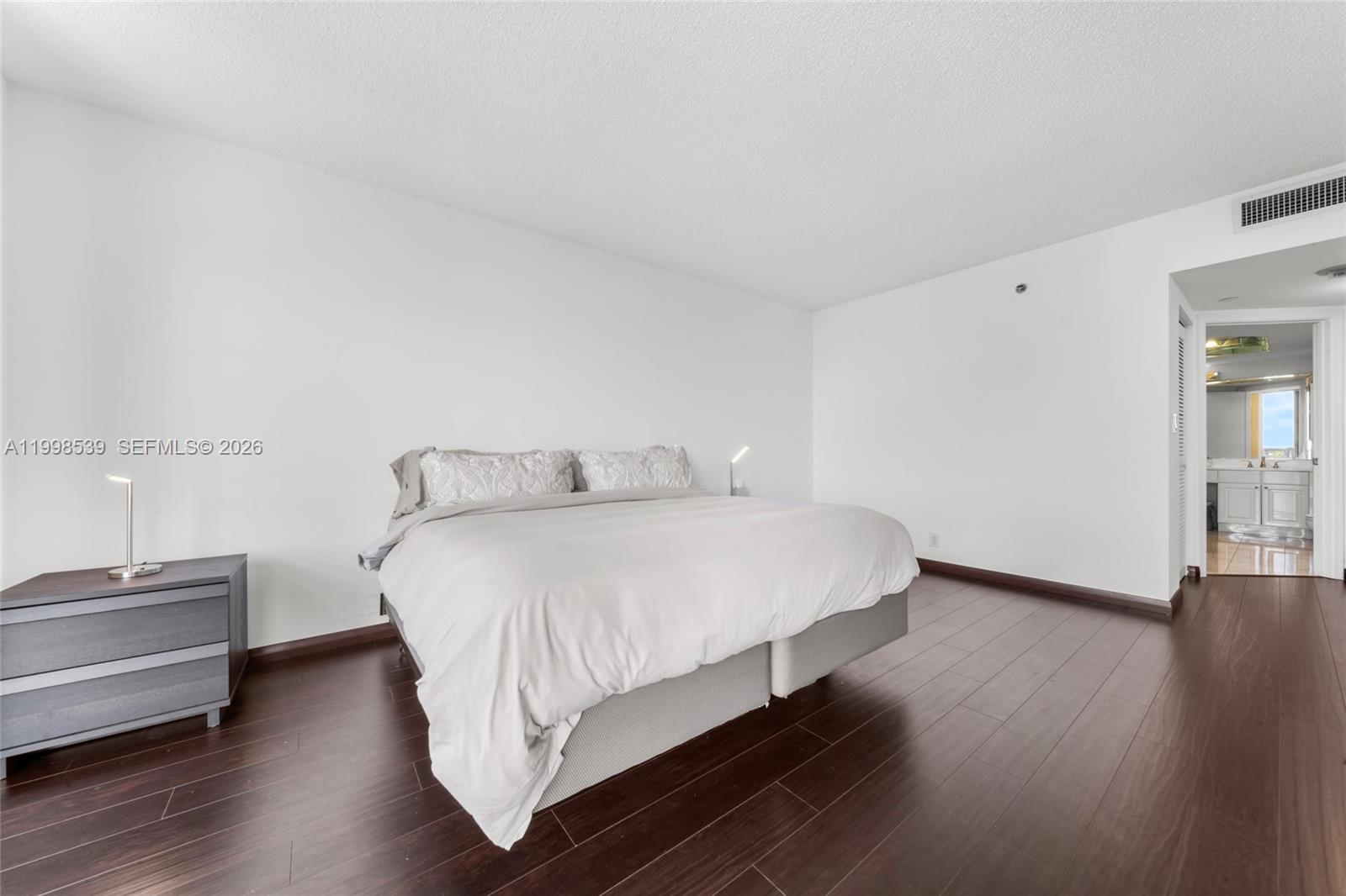 3598 Yacht Club Dr #601+DEN, Aventura FL 33180