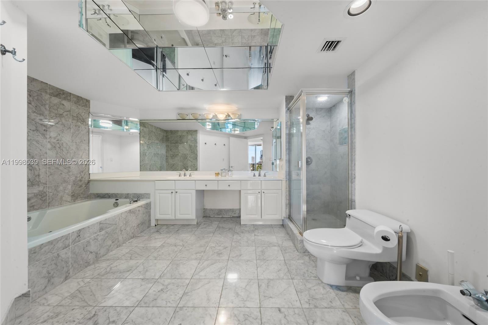 3598 Yacht Club Dr #601+DEN, Aventura FL 33180