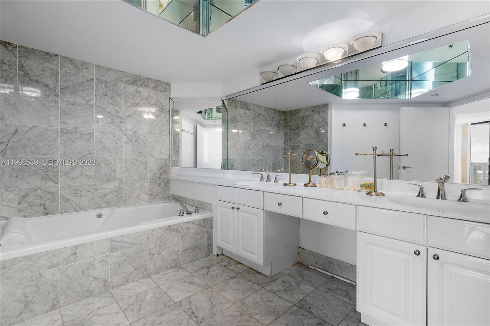 3598 Yacht Club Dr #601+DEN, Aventura FL 33180