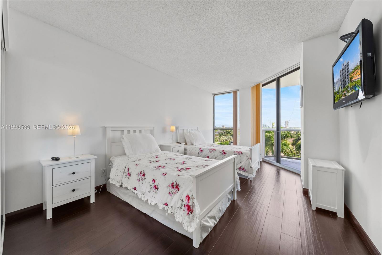 3598 Yacht Club Dr #601+DEN, Aventura FL 33180