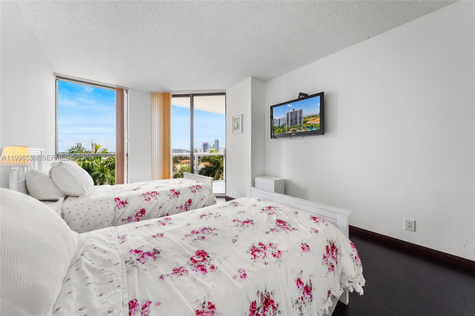 3598 Yacht Club Dr #601+DEN, Aventura FL 33180