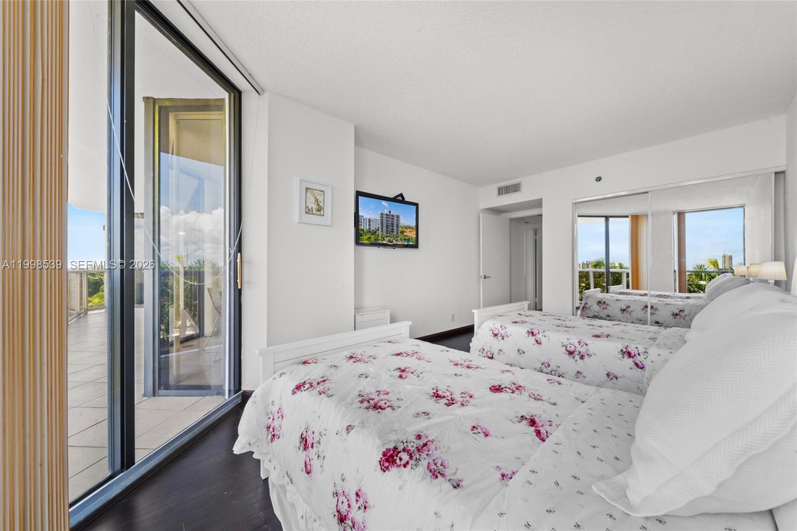 3598 Yacht Club Dr #601+DEN, Aventura FL 33180