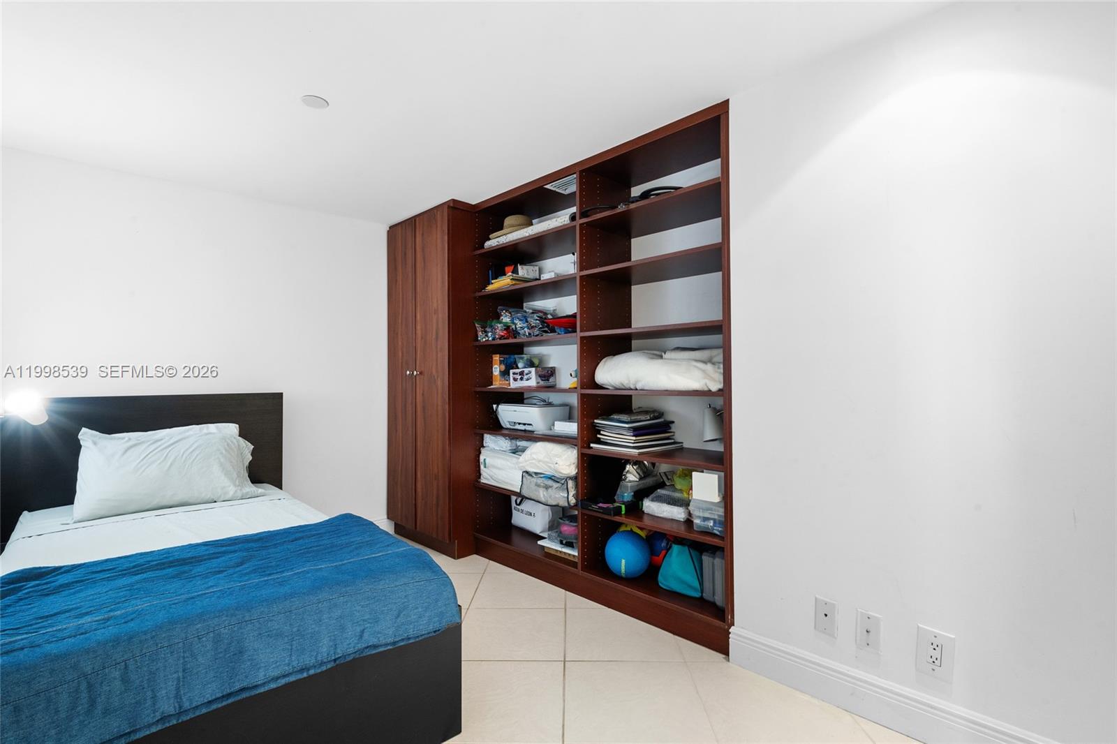 3598 Yacht Club Dr #601+DEN, Aventura FL 33180