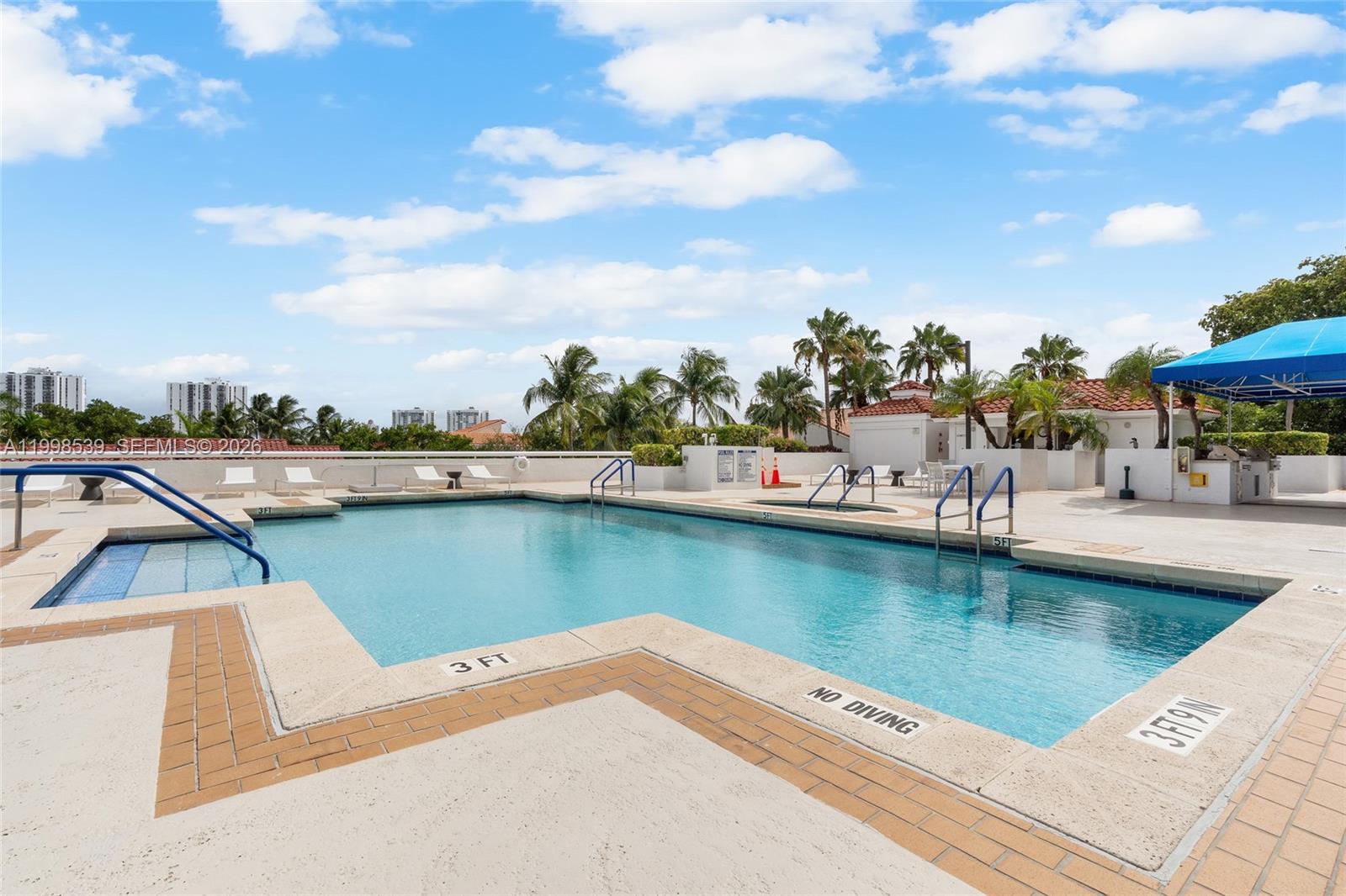 3598 Yacht Club Dr #601+DEN, Aventura FL 33180