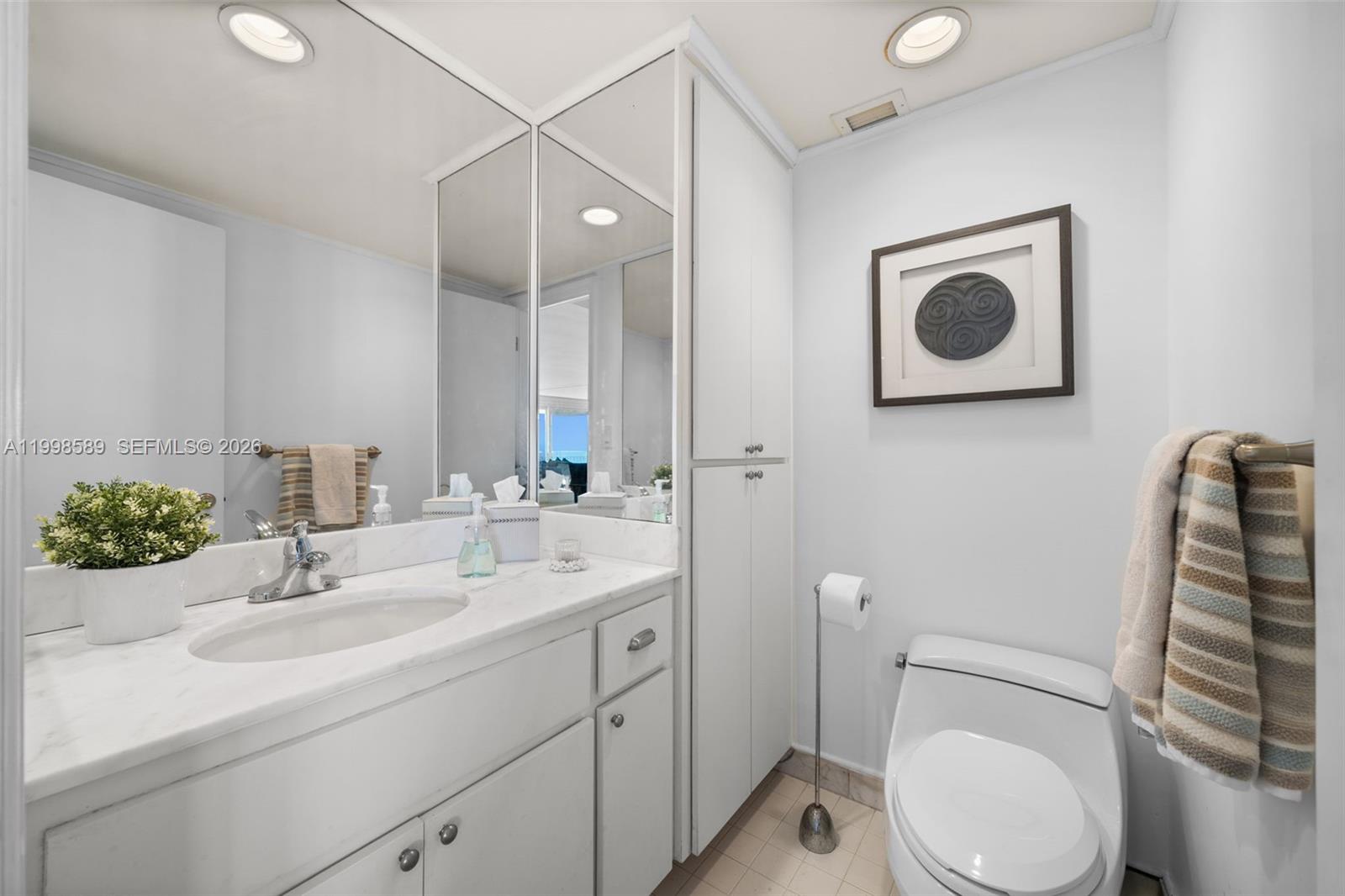 177 Ocean Lane Dr #703, Key Biscayne FL 33149