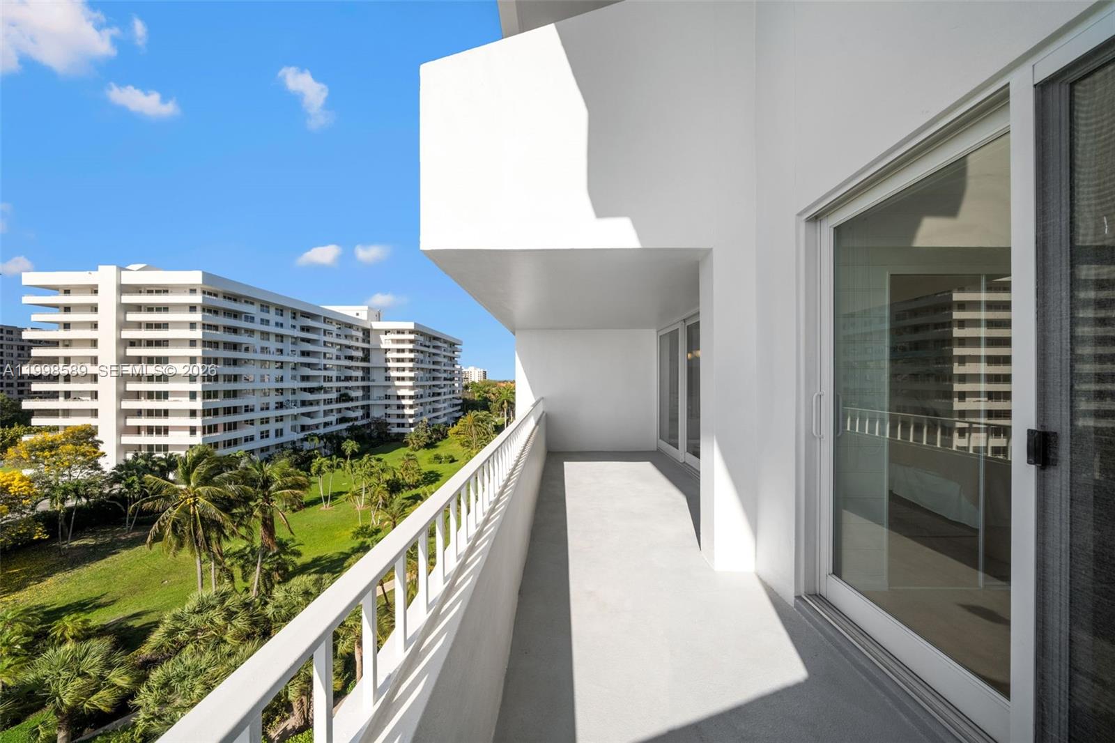177 Ocean Lane Dr #703, Key Biscayne FL 33149