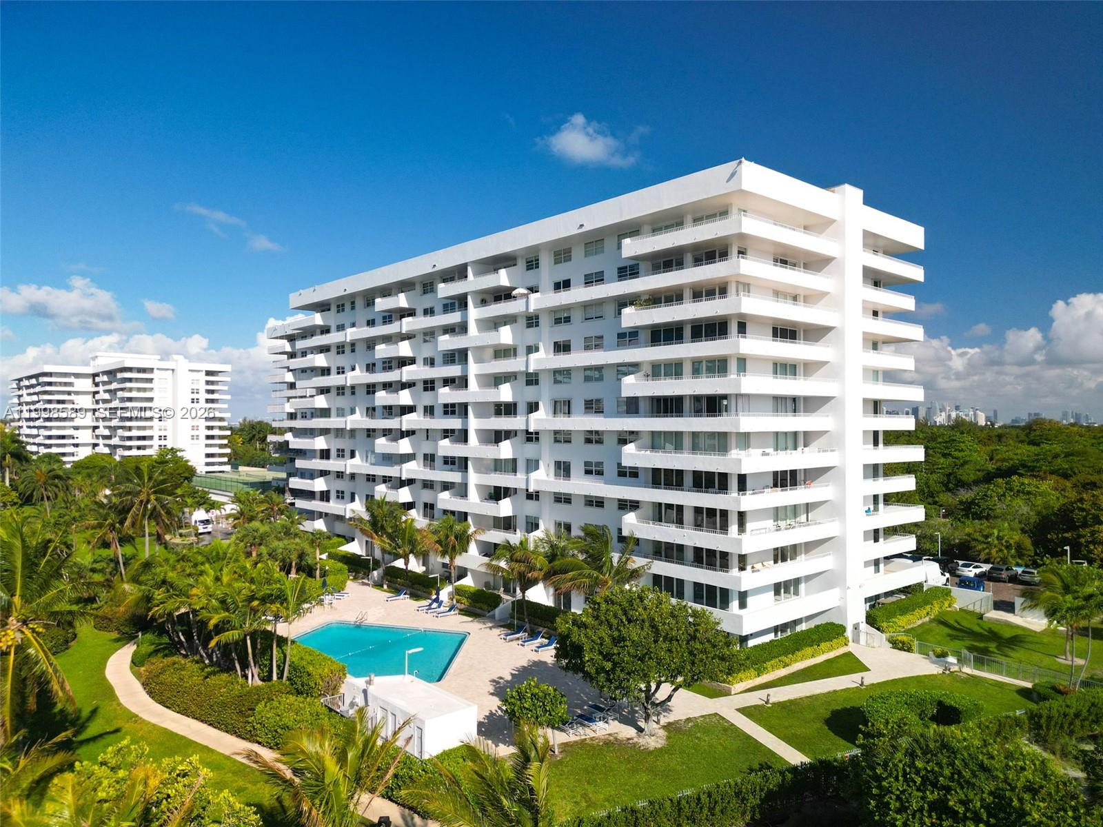 177 Ocean Lane Dr #703, Key Biscayne FL 33149