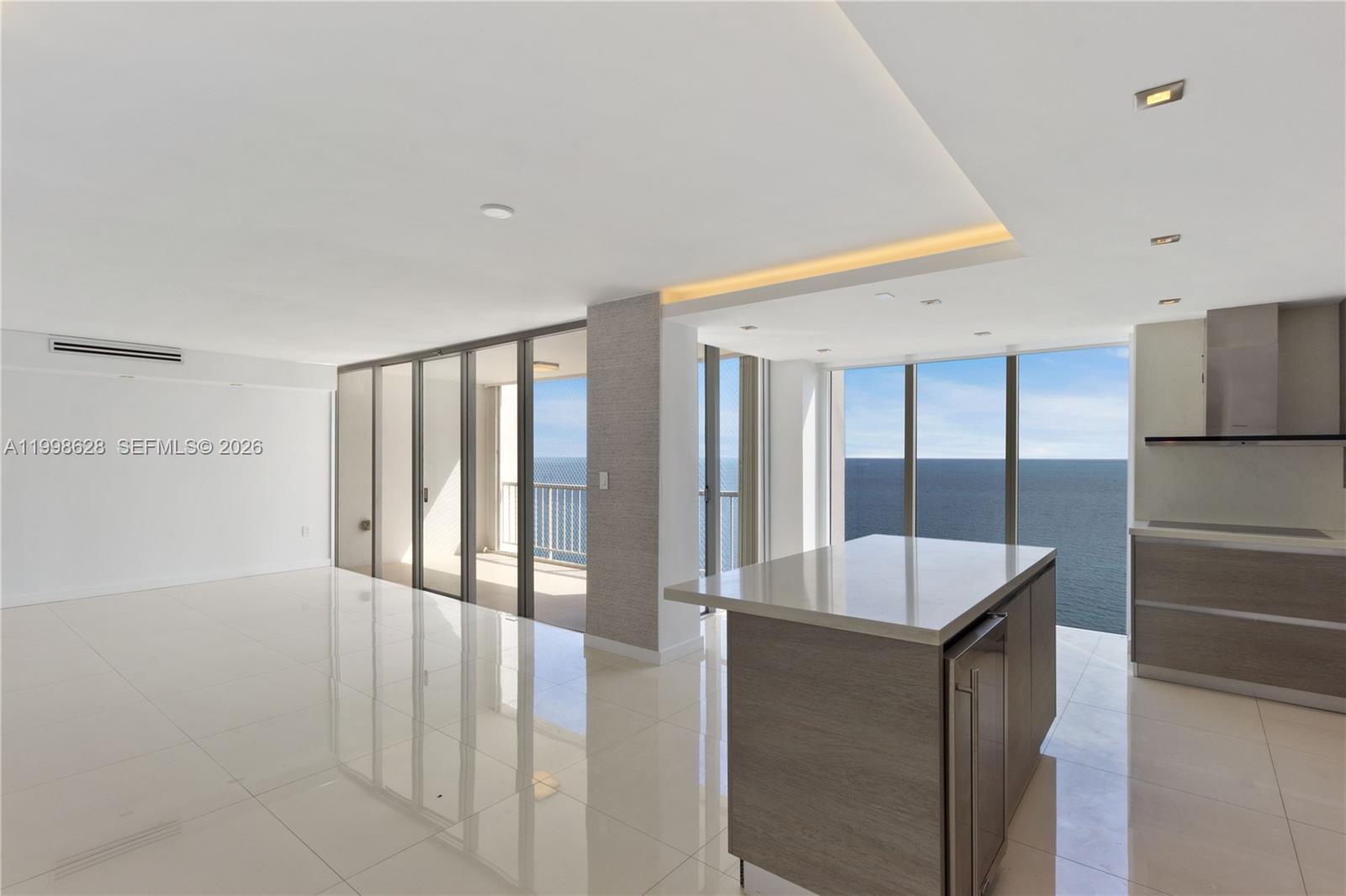 881 Ocean Dr #18F, Key Biscayne FL 33149