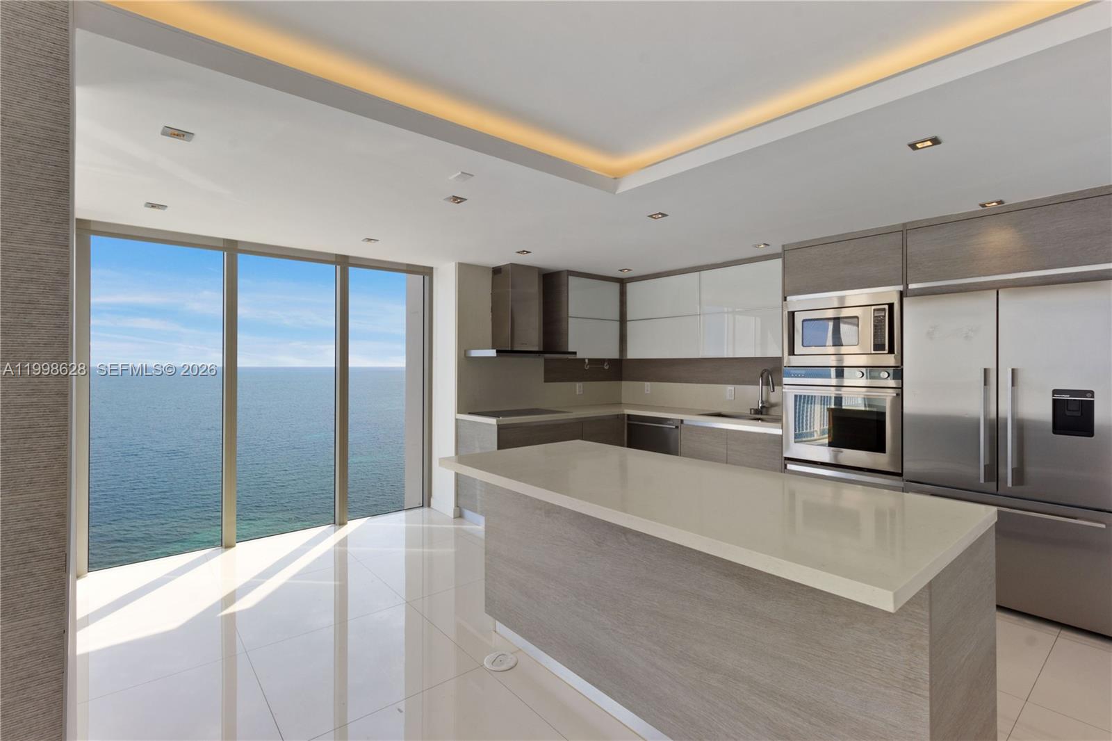 881 Ocean Dr #18F, Key Biscayne FL 33149