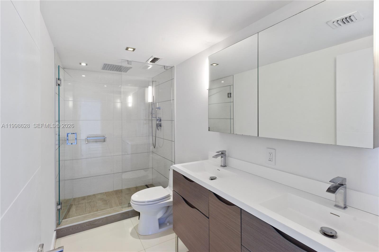 881 Ocean Dr #18F, Key Biscayne FL 33149