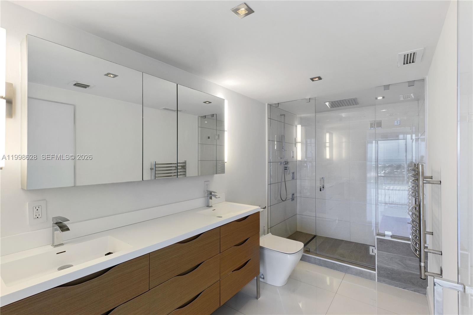 881 Ocean Dr #18F, Key Biscayne FL 33149