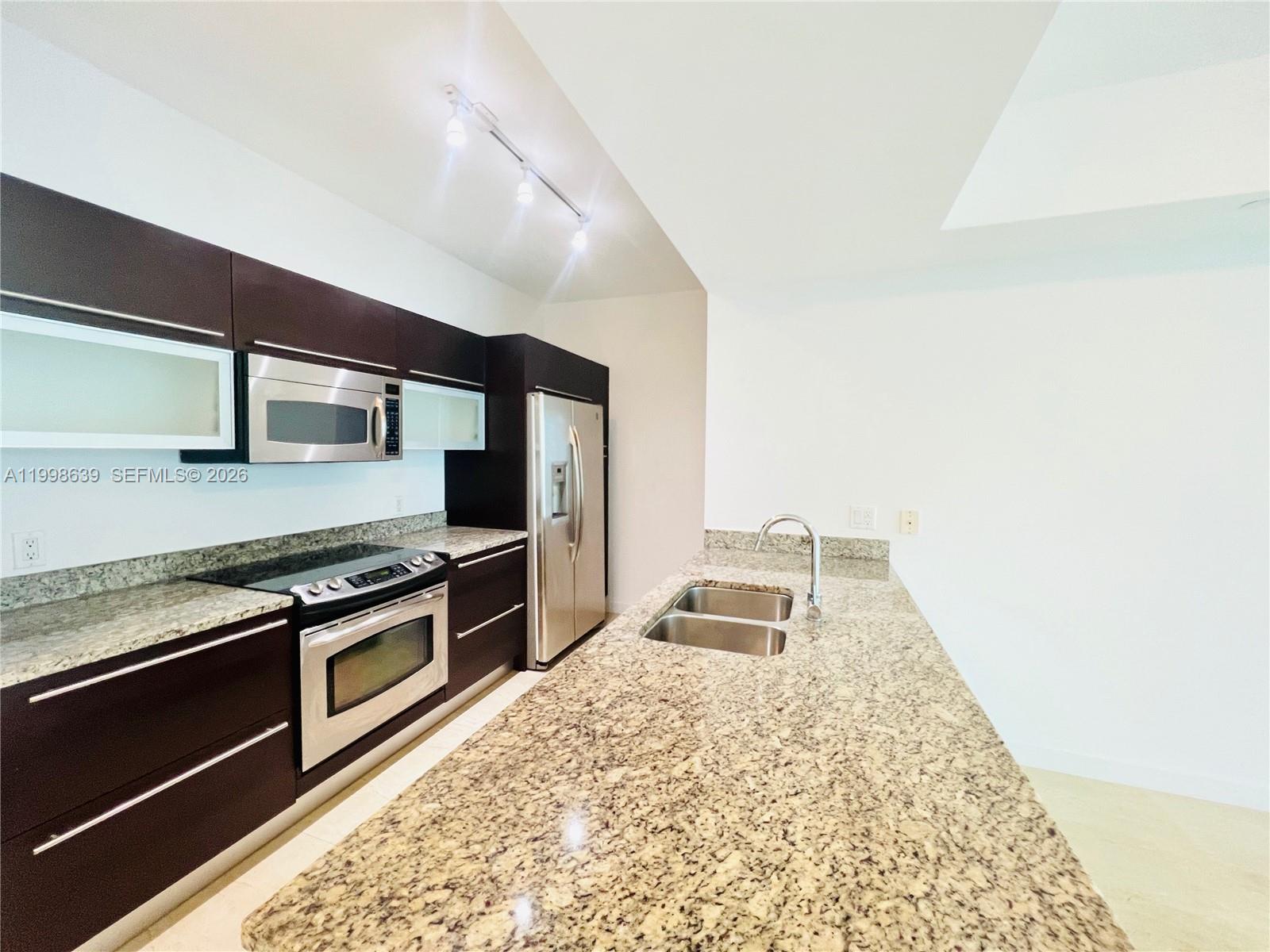 950 Brickell Bay Dr #2801, Miami FL 33131