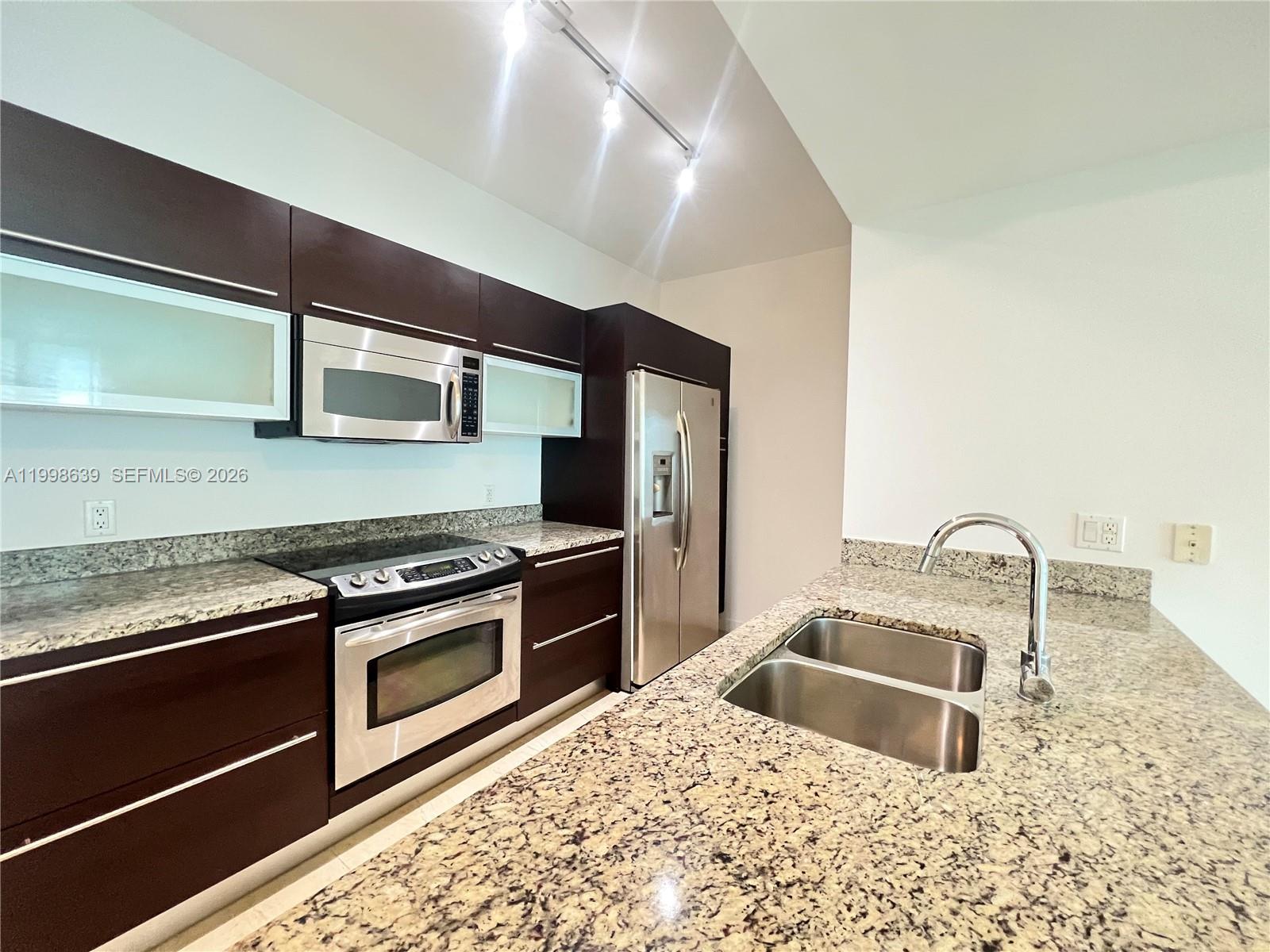 950 Brickell Bay Dr #2801, Miami FL 33131