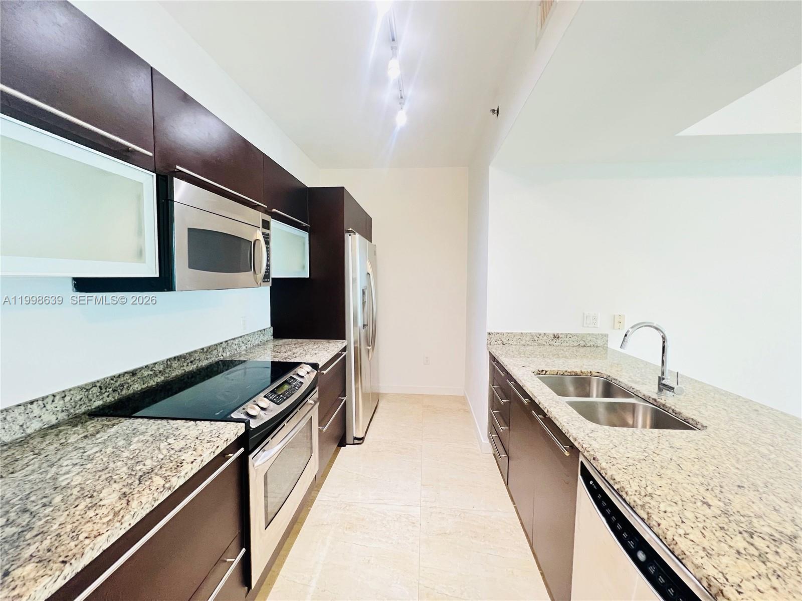 950 Brickell Bay Dr #2801, Miami FL 33131