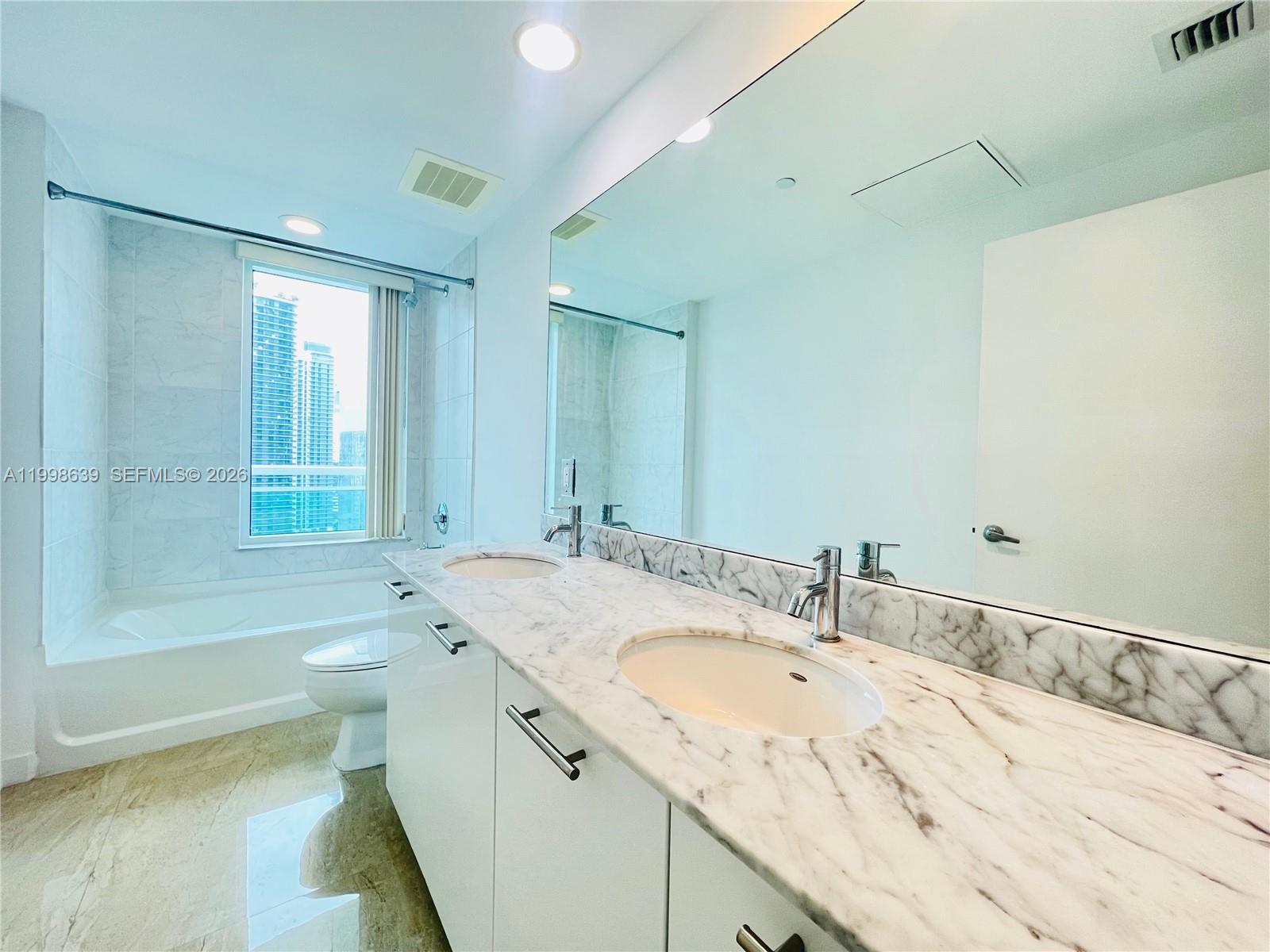 950 Brickell Bay Dr #2801, Miami FL 33131