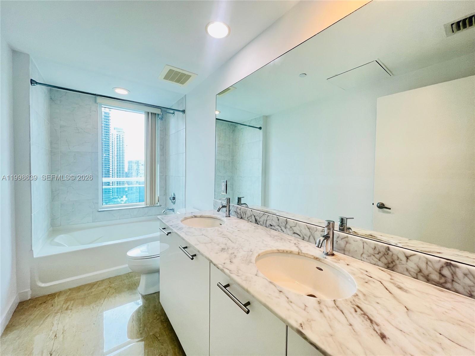950 Brickell Bay Dr #2801, Miami FL 33131