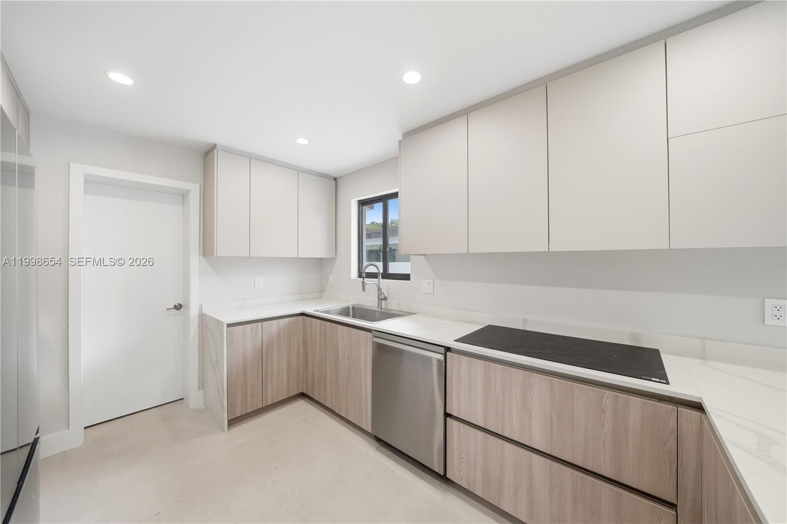 6332 SW 28th St, Miami FL 33155