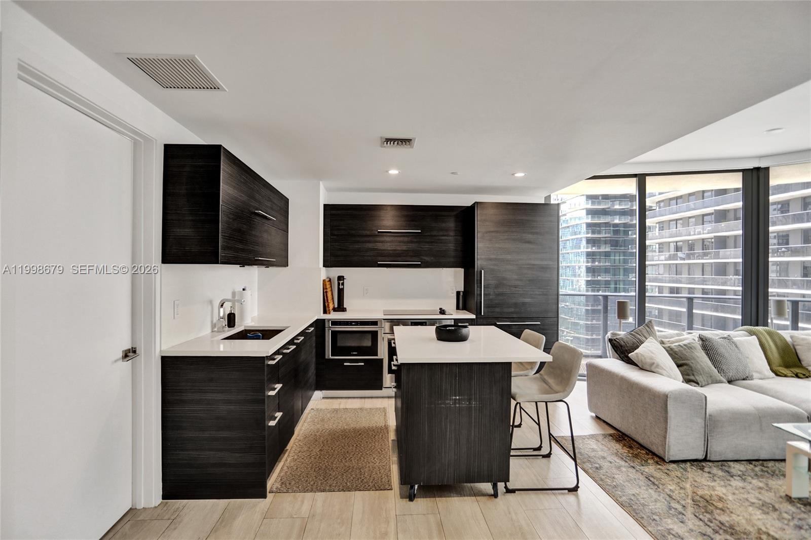 45 SW 9th St #2001, Miami FL 33130