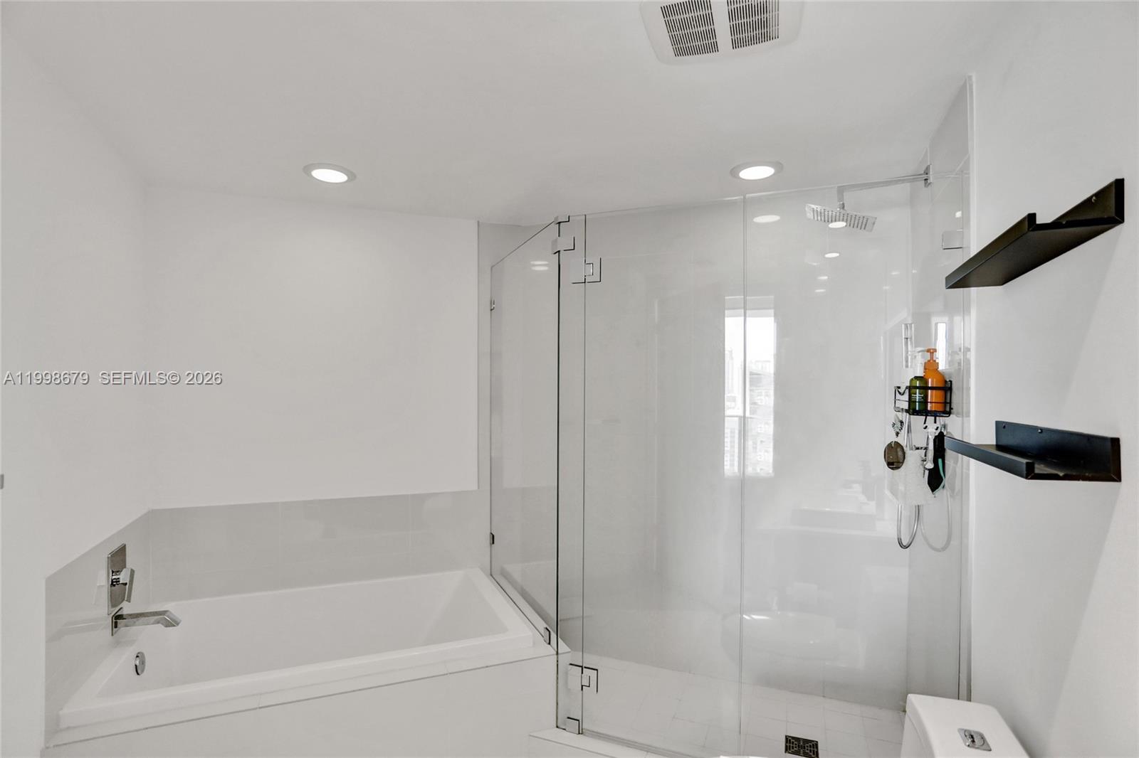 45 SW 9th St #2001, Miami FL 33130
